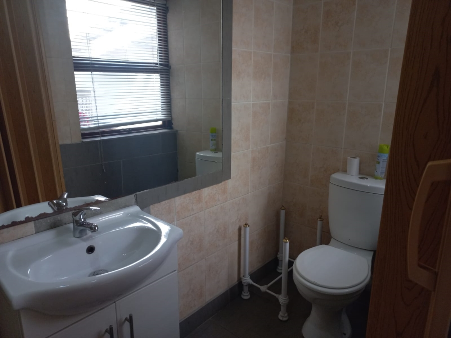 4 Bedroom Property for Sale in Lentegeur Western Cape